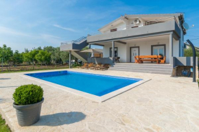 Отель Villa Branka  Дебеляк